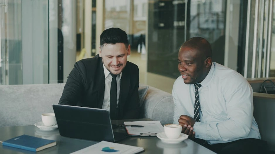 Zespół ekspertów NDB Consulting podczas spotkania strategicznego.